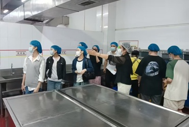 我校开展学生食堂开放日活动