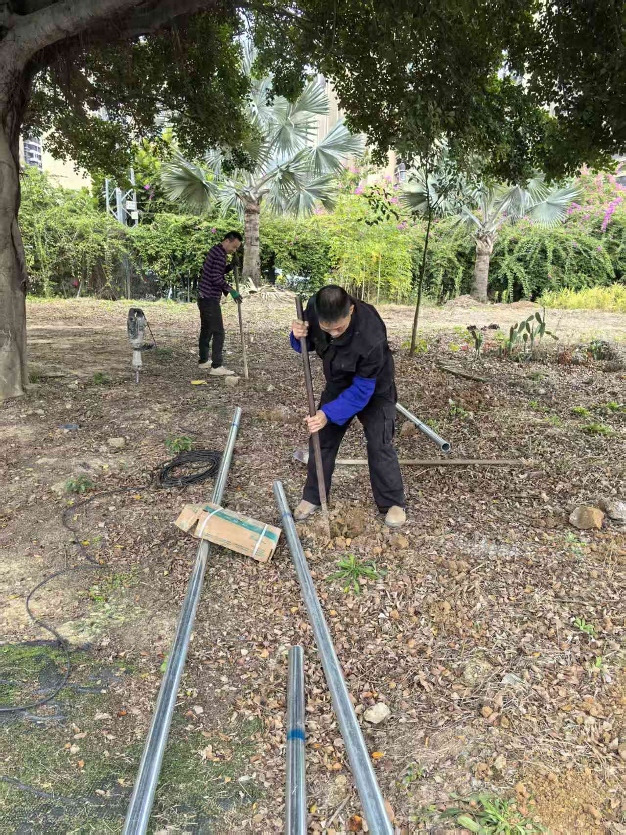 相思湖校区跑道周围安装围栏.jpg 相思湖校区跑道周围安装围栏.jpg